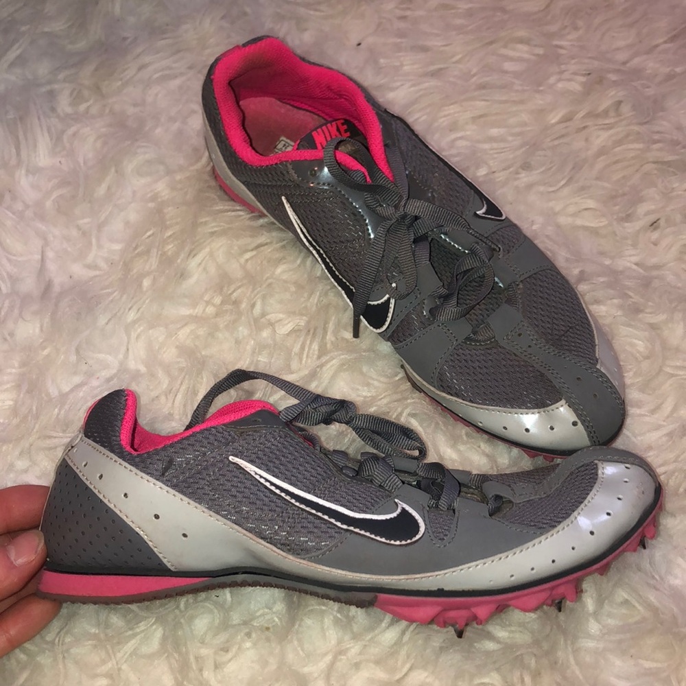 Track shoes